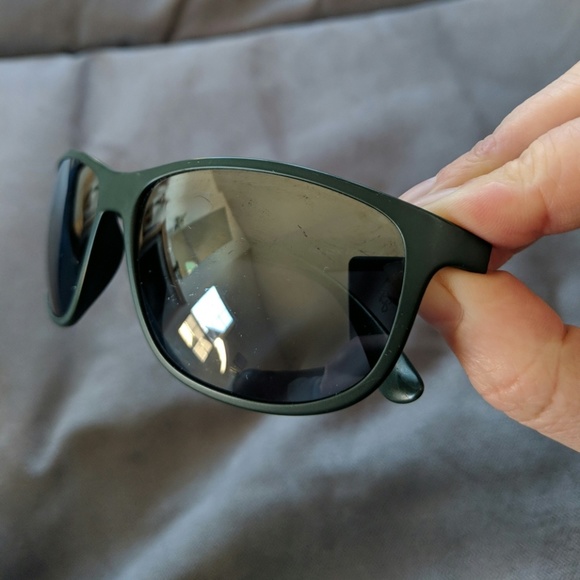 Actualizar 81+ imagen how to remove ray ban logo Viaterra.mx